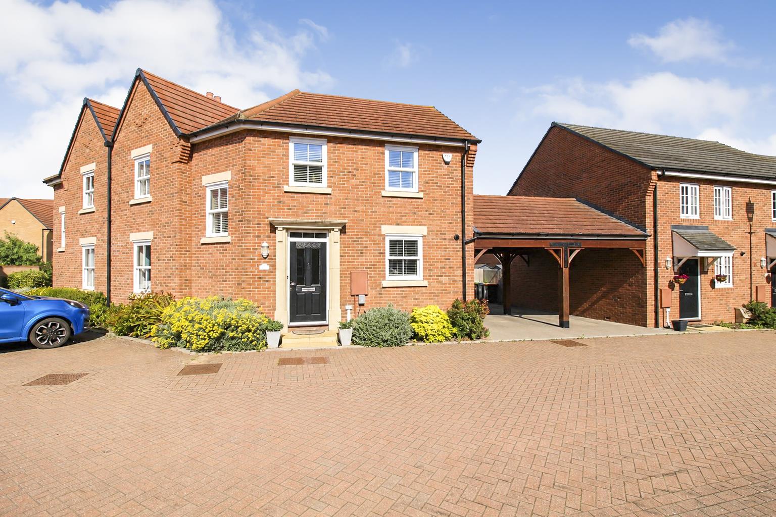 3 bed property in Croxden Gardens, Bedford